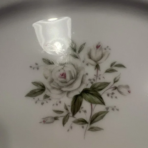 ROMANCE‎ JAPAN DIAMOND CHINA WHITE ROSES PLATINUM TRIM PLATTER 12 1/4 - Picture 2 of 6